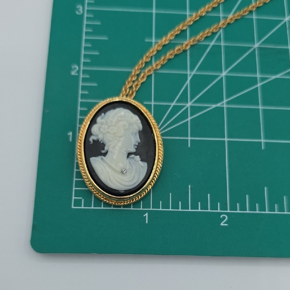 Avon Gold Cameo Pendant Necklace And Pin - Picture 9 of 11